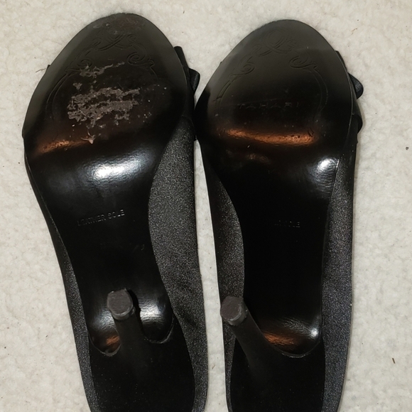 Tahari Sloan Peep Toe Satin Heels 6.5 - Picture 7 of 7